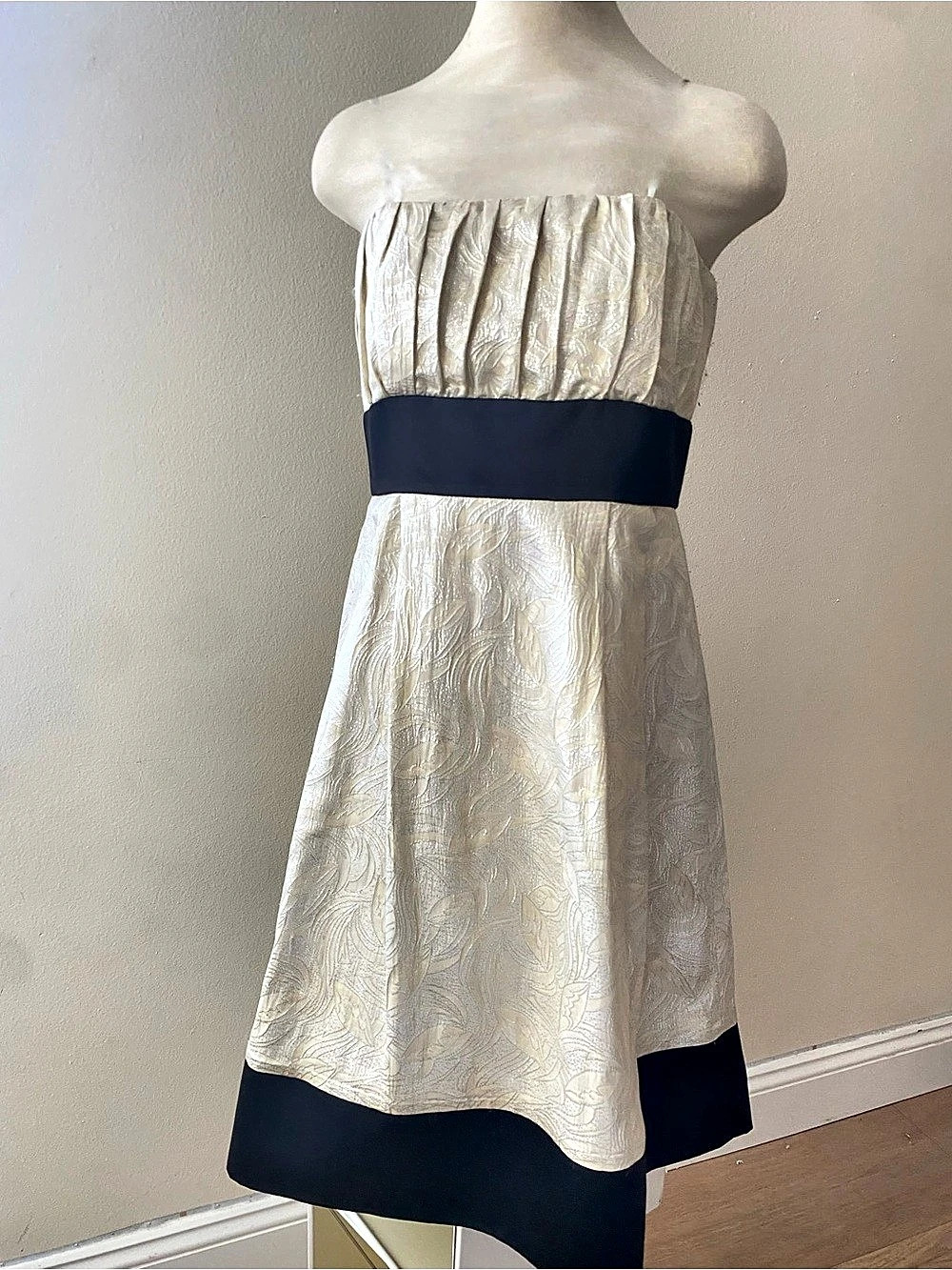 BCBG Paris Paisley Mini Dress in White & Black Size 10 Like New